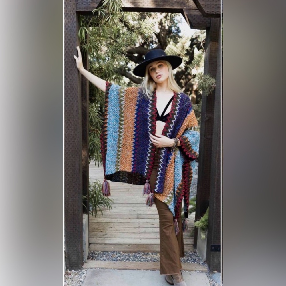New Multicolor Knit Poncho with Tassels BG 12 🌺🌸🌹